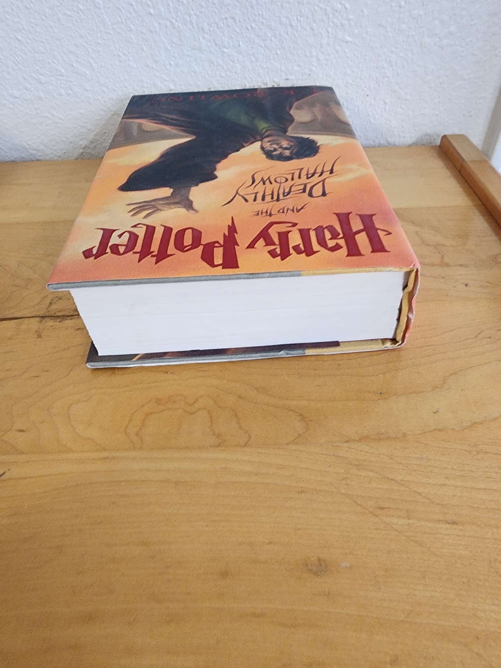 Harry Potter and the Deathly Hallows book hardcover - Picture 4 of 6